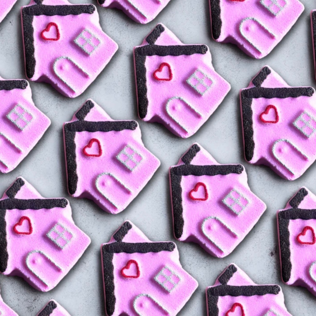Small Pink Gingerbread House Bathbomb